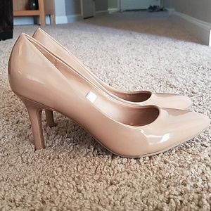 Perfect patent nude heel